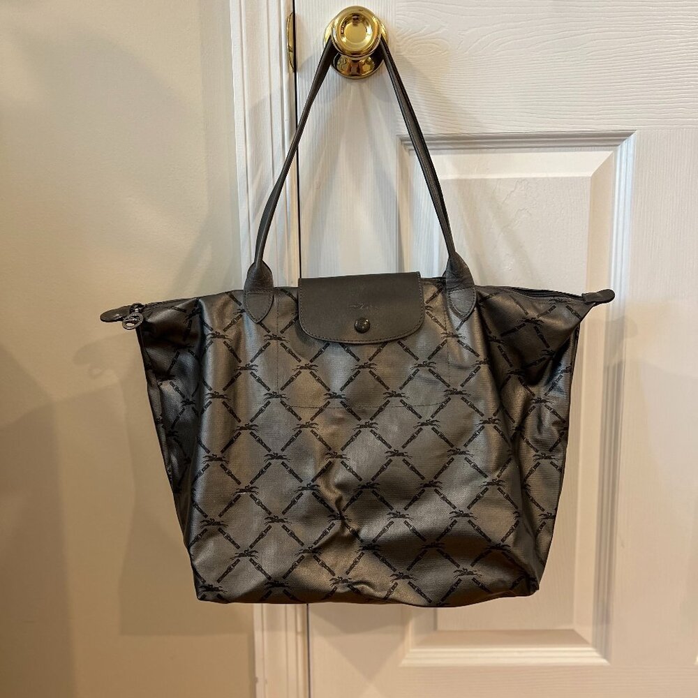 👜 Longchamp Le Pliage Tote – Silver Zip Top